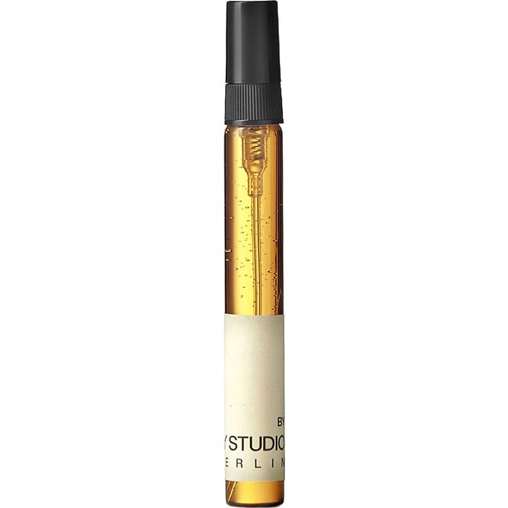C by UY Studio perfume bottle